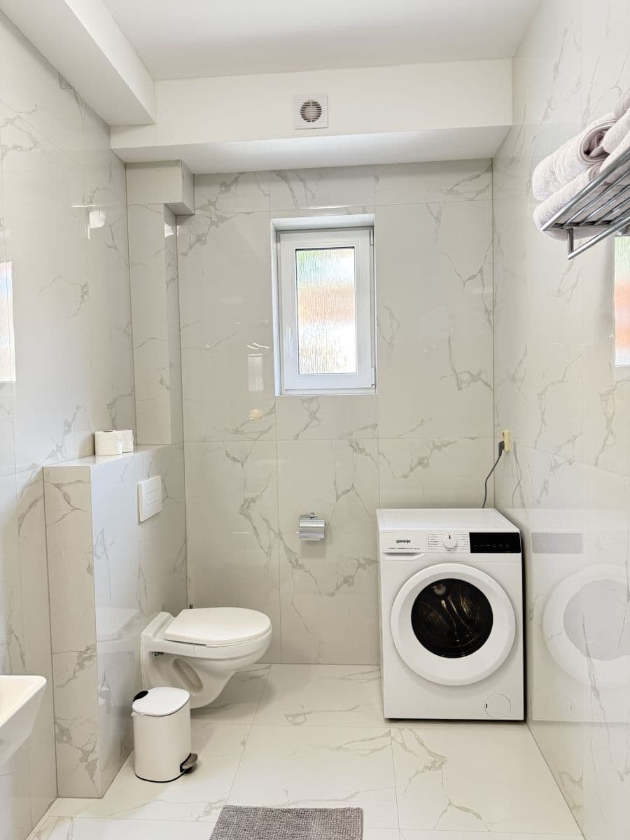 Pronájem bytu  44 m², Zbraslavská, Praha, Praha
