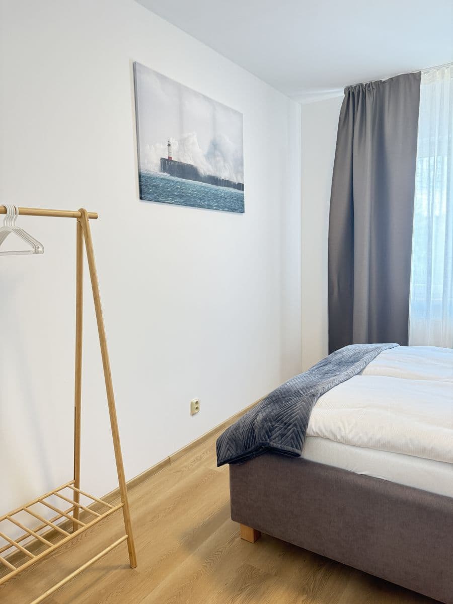 Pronájem bytu  44 m², Zbraslavská, Praha, Praha