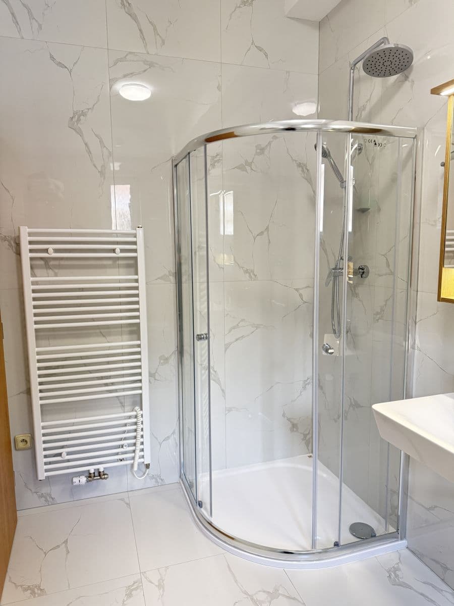 Pronájem bytu  44 m², Zbraslavská, Praha, Praha