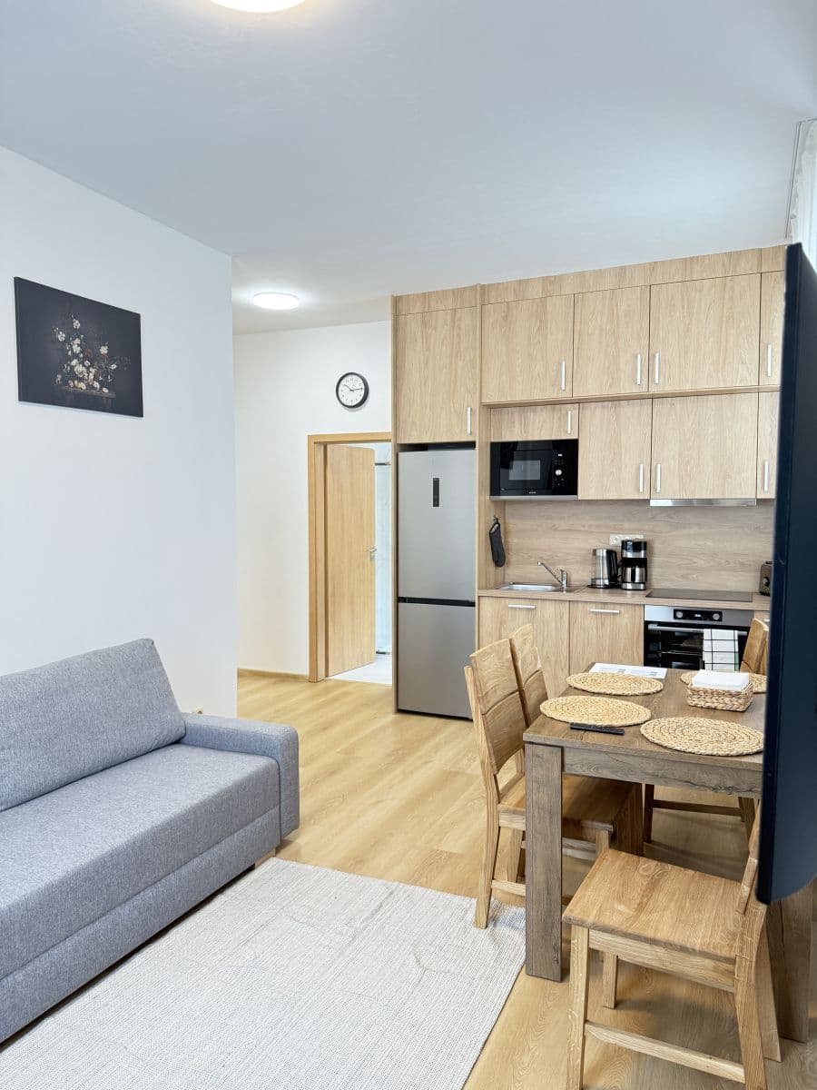 Pronájem bytu  44 m², Zbraslavská, Praha, Praha