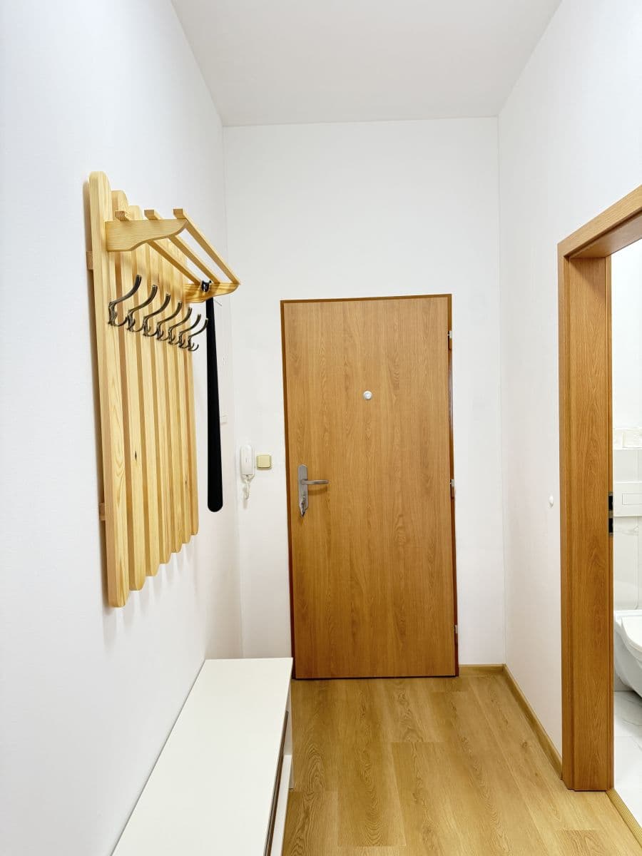 Pronájem bytu  44 m², Zbraslavská, Praha, Praha