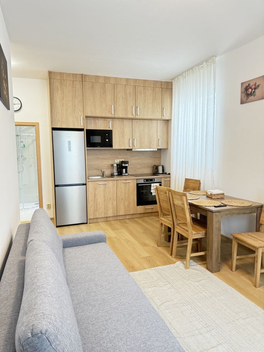 Pronájem bytu  44 m², Zbraslavská, Praha, Praha