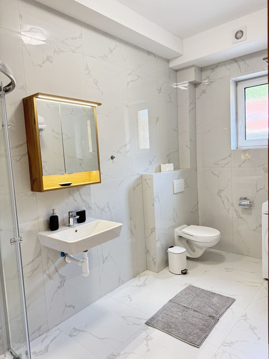 Pronájem bytu  44 m², Zbraslavská, Praha, Praha