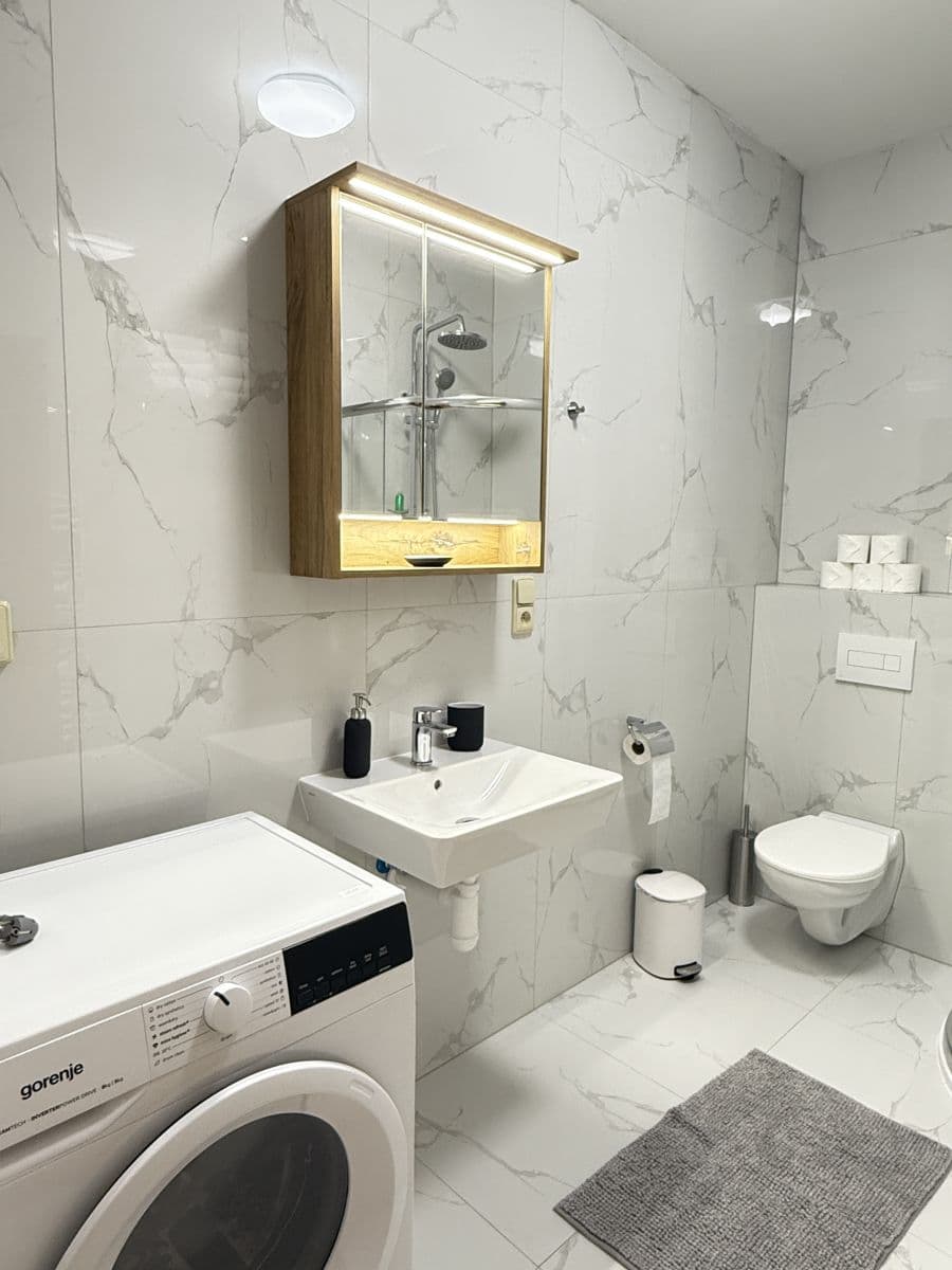 Pronájem bytu  53 m², Zbraslavská, Praha, Praha