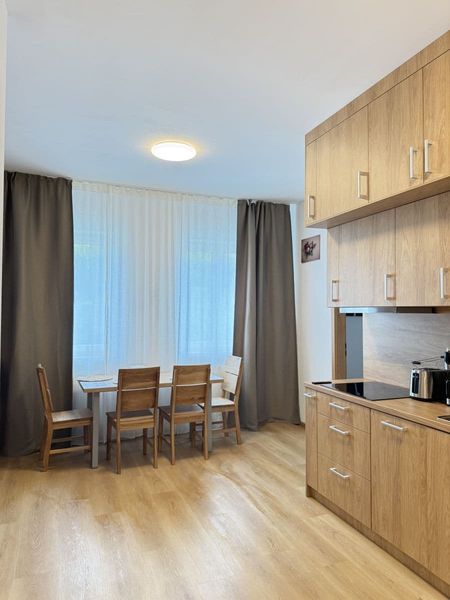 Pronájem bytu  53 m², Zbraslavská, Praha, Praha