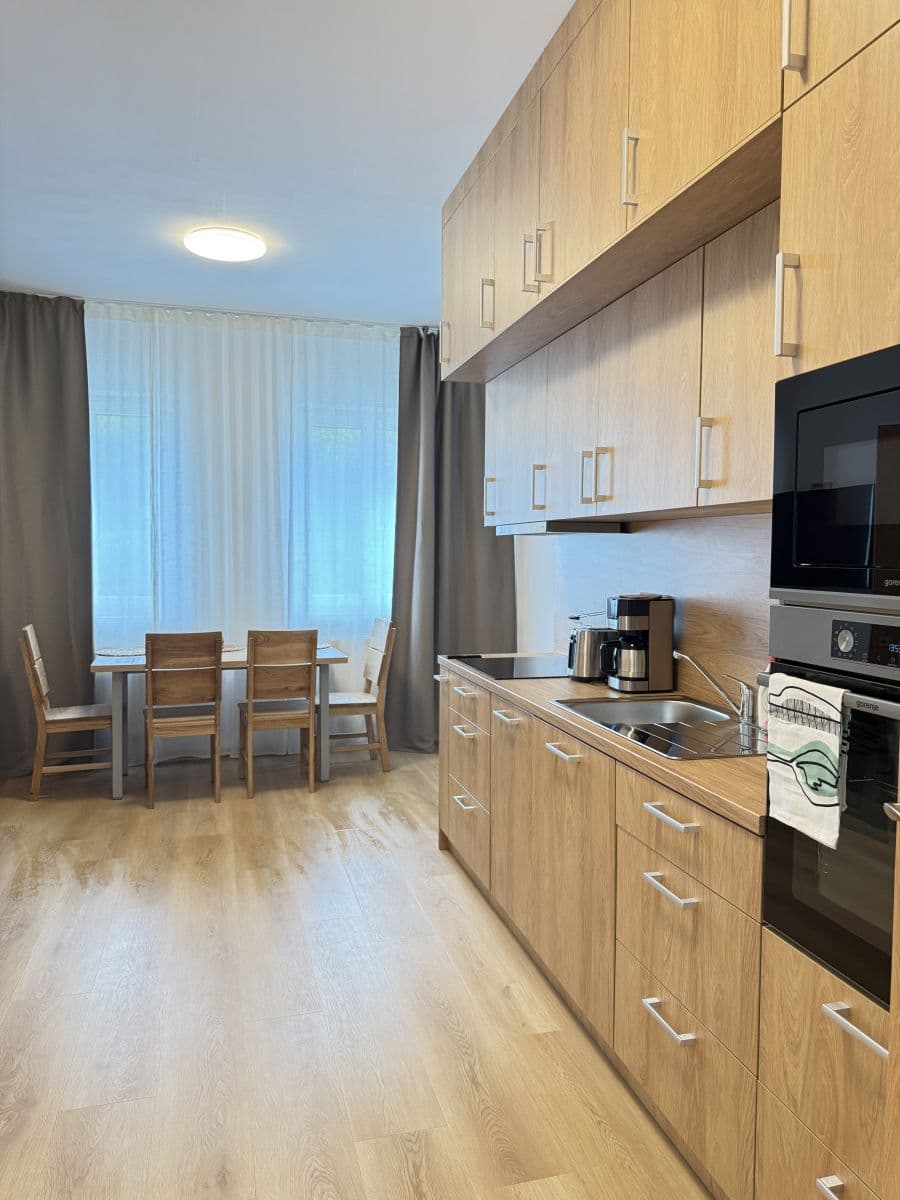 Pronájem bytu  53 m², Zbraslavská, Praha, Praha