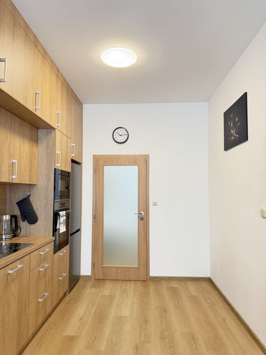 Pronájem bytu  53 m², Zbraslavská, Praha, Praha