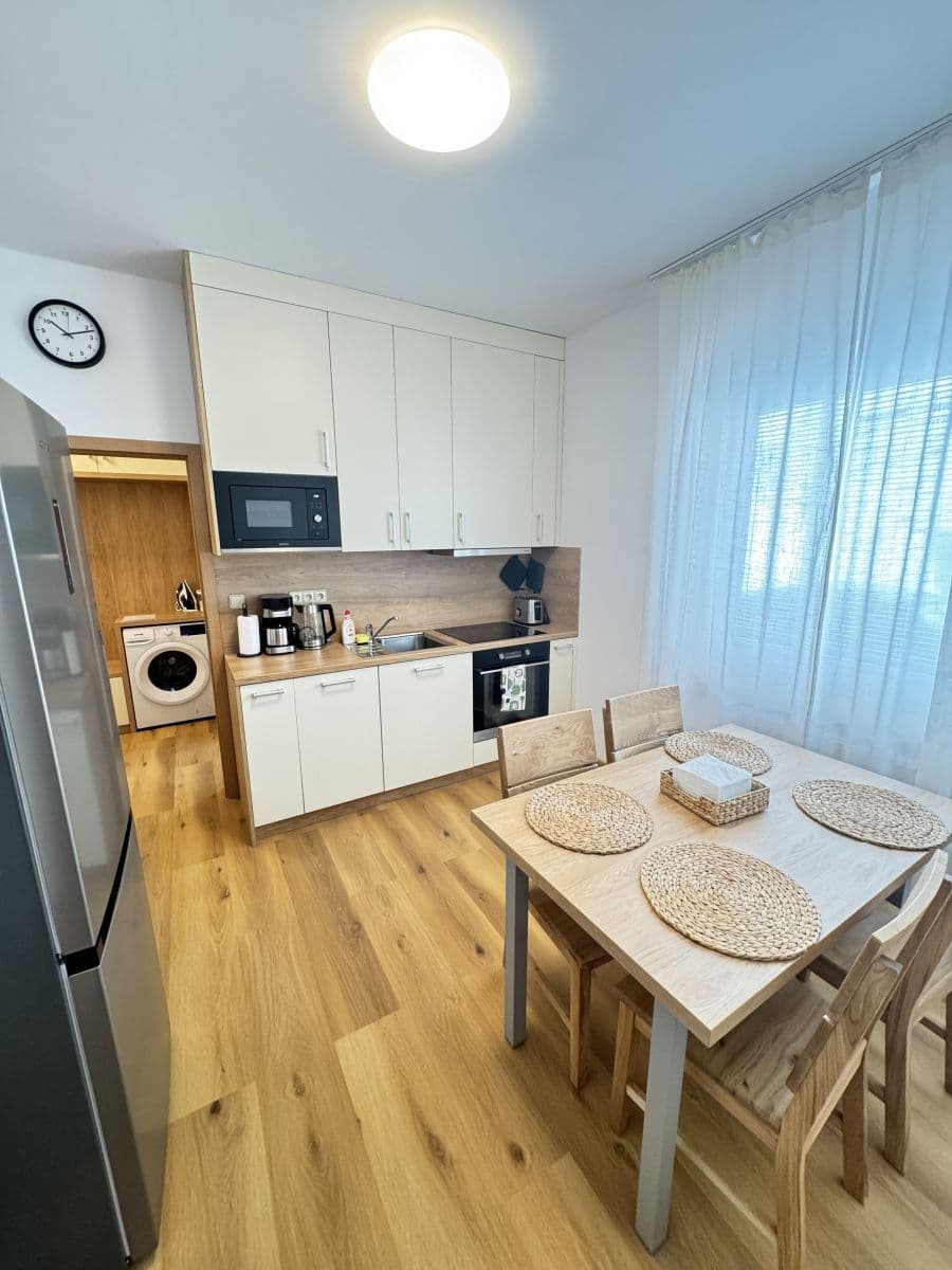 Pronájem bytu  31 m², Zbraslavská, Praha, Praha