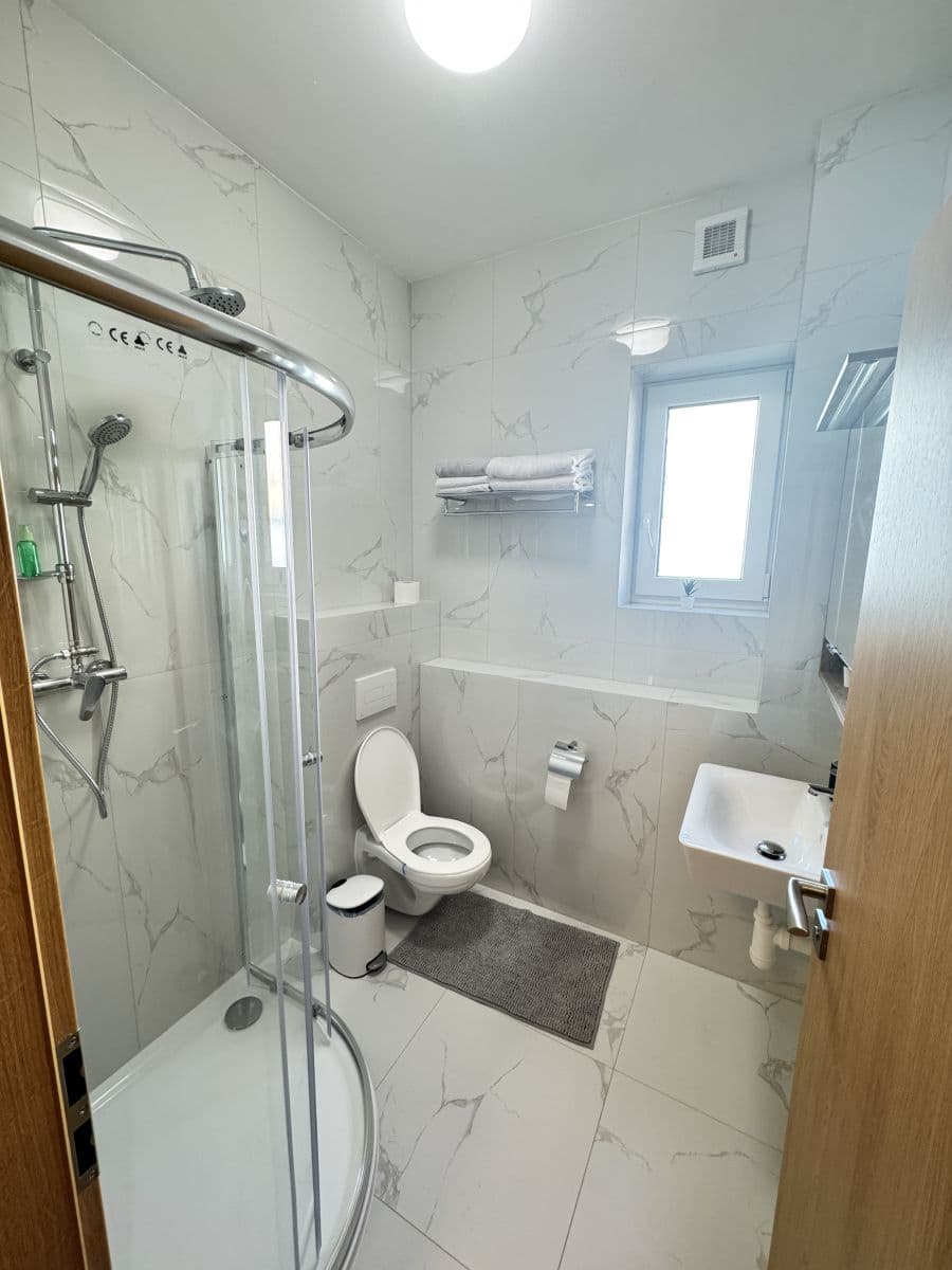 Pronájem bytu  31 m², Zbraslavská, Praha, Praha