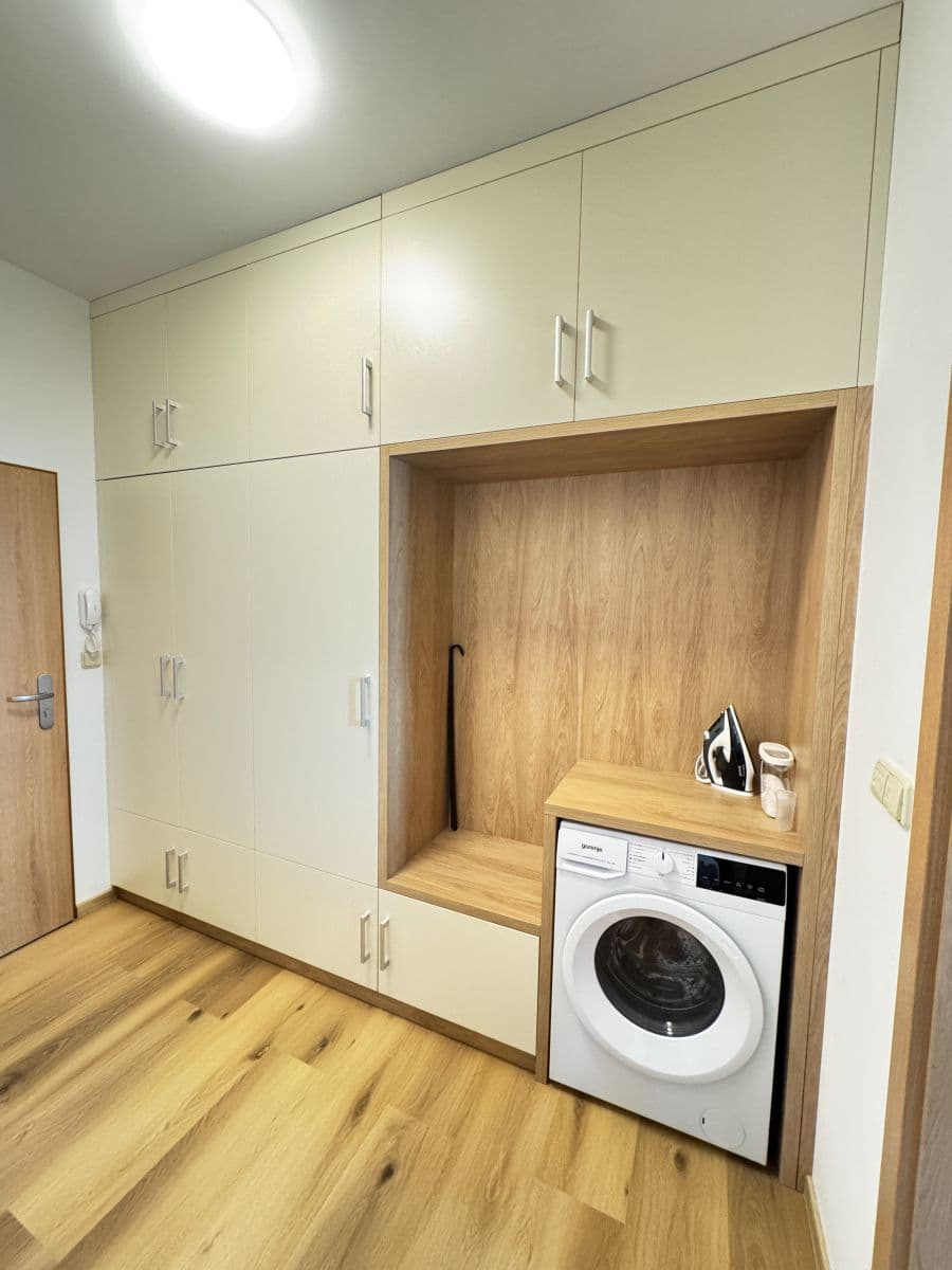 Pronájem bytu  31 m², Zbraslavská, Praha, Praha