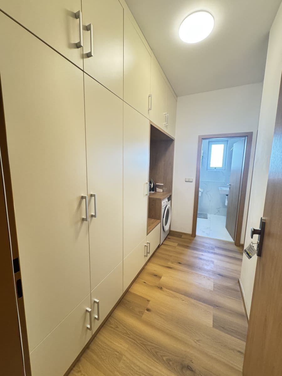 Pronájem bytu  31 m², Zbraslavská, Praha, Praha