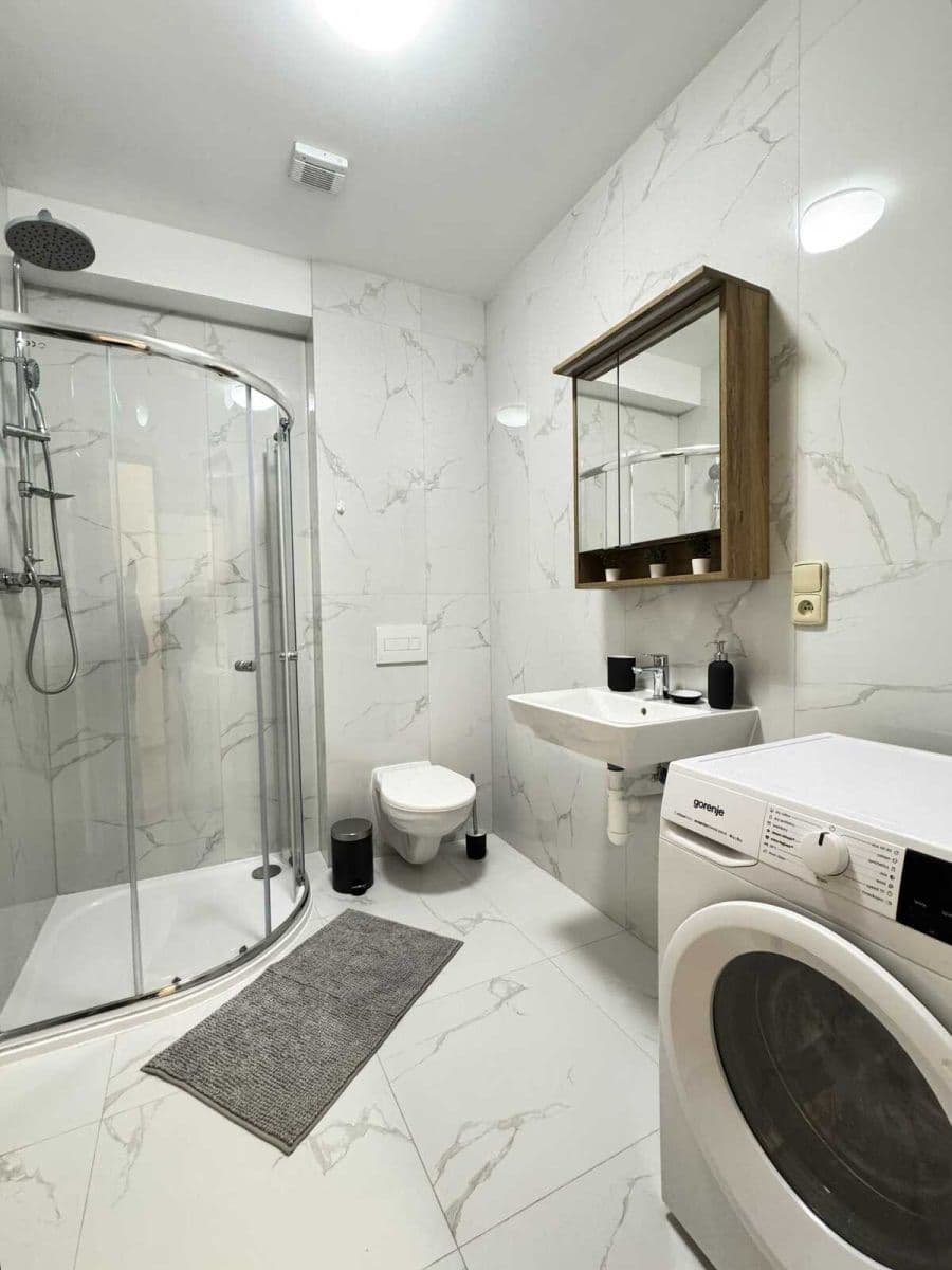 Pronájem bytu  34 m², Zbraslavská, Praha, Praha