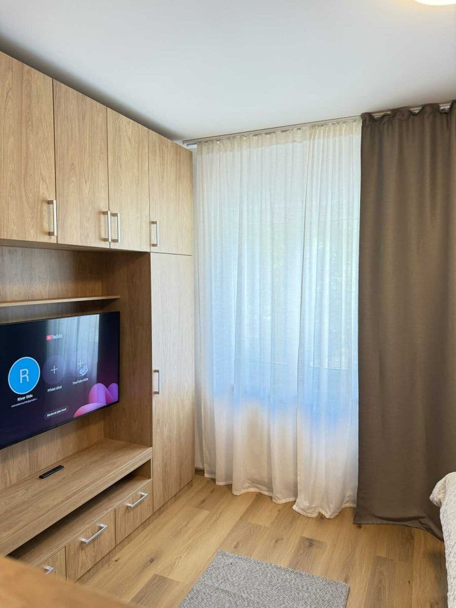 Pronájem bytu  34 m², Zbraslavská, Praha, Praha