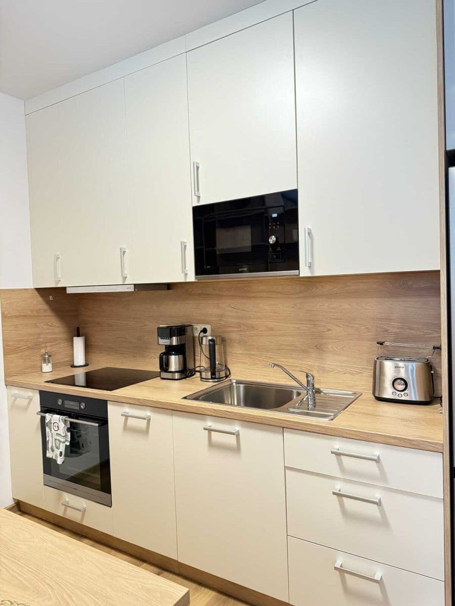Pronájem bytu  34 m², Zbraslavská, Praha, Praha