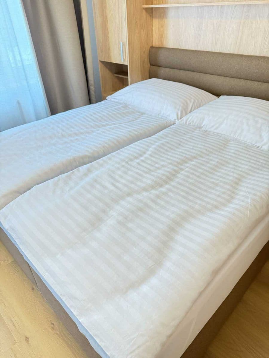 Pronájem bytu  34 m², Zbraslavská, Praha, Praha