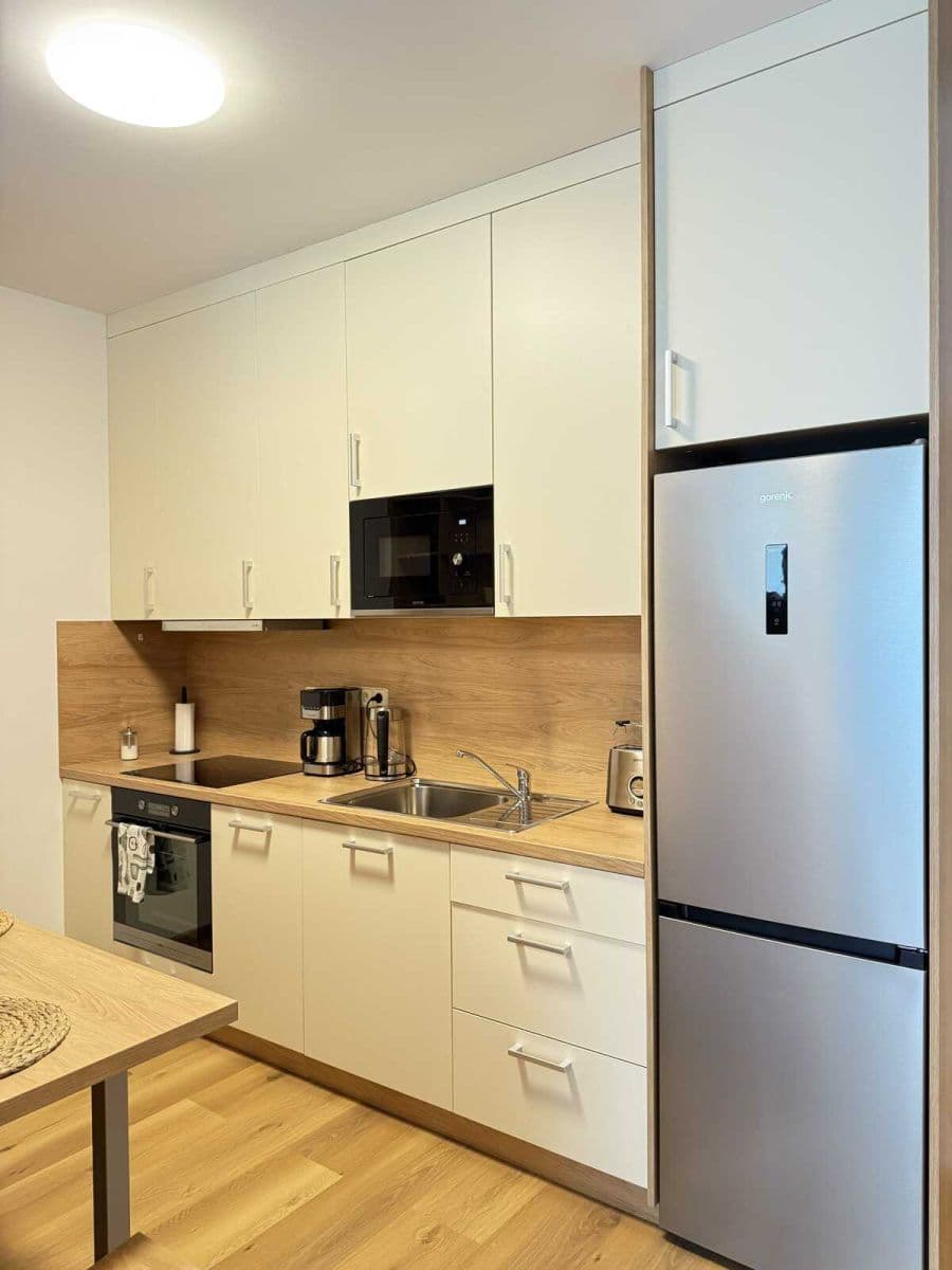 Pronájem bytu  34 m², Zbraslavská, Praha, Praha
