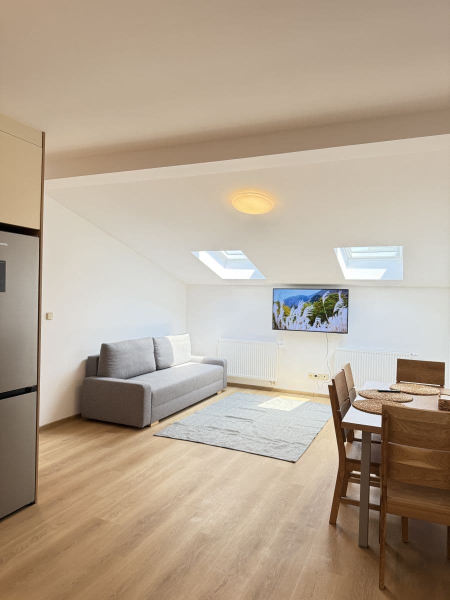 Pronájem bytu  56 m², Zbraslavská, Praha, Praha