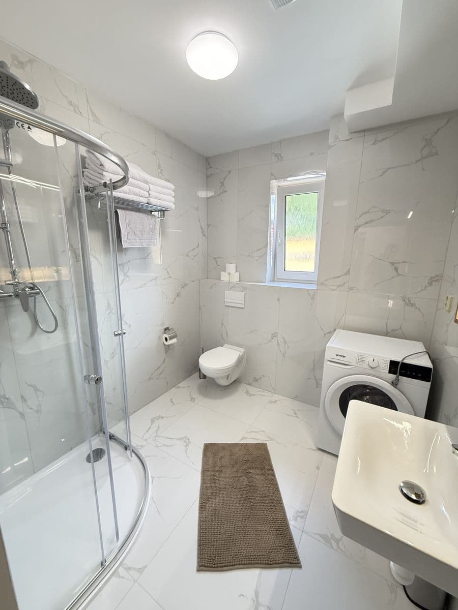 Pronájem bytu  56 m², Zbraslavská, Praha, Praha