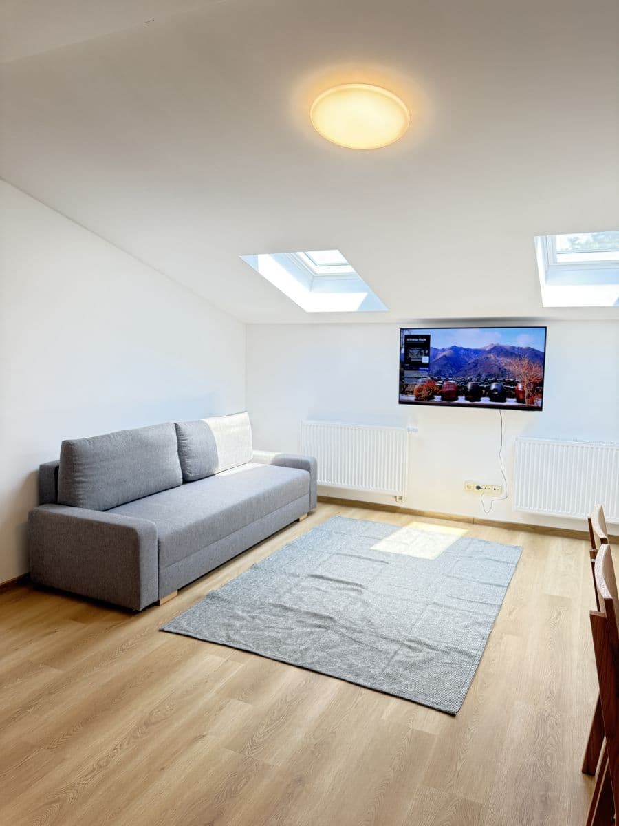 Pronájem bytu  56 m², Zbraslavská, Praha, Praha