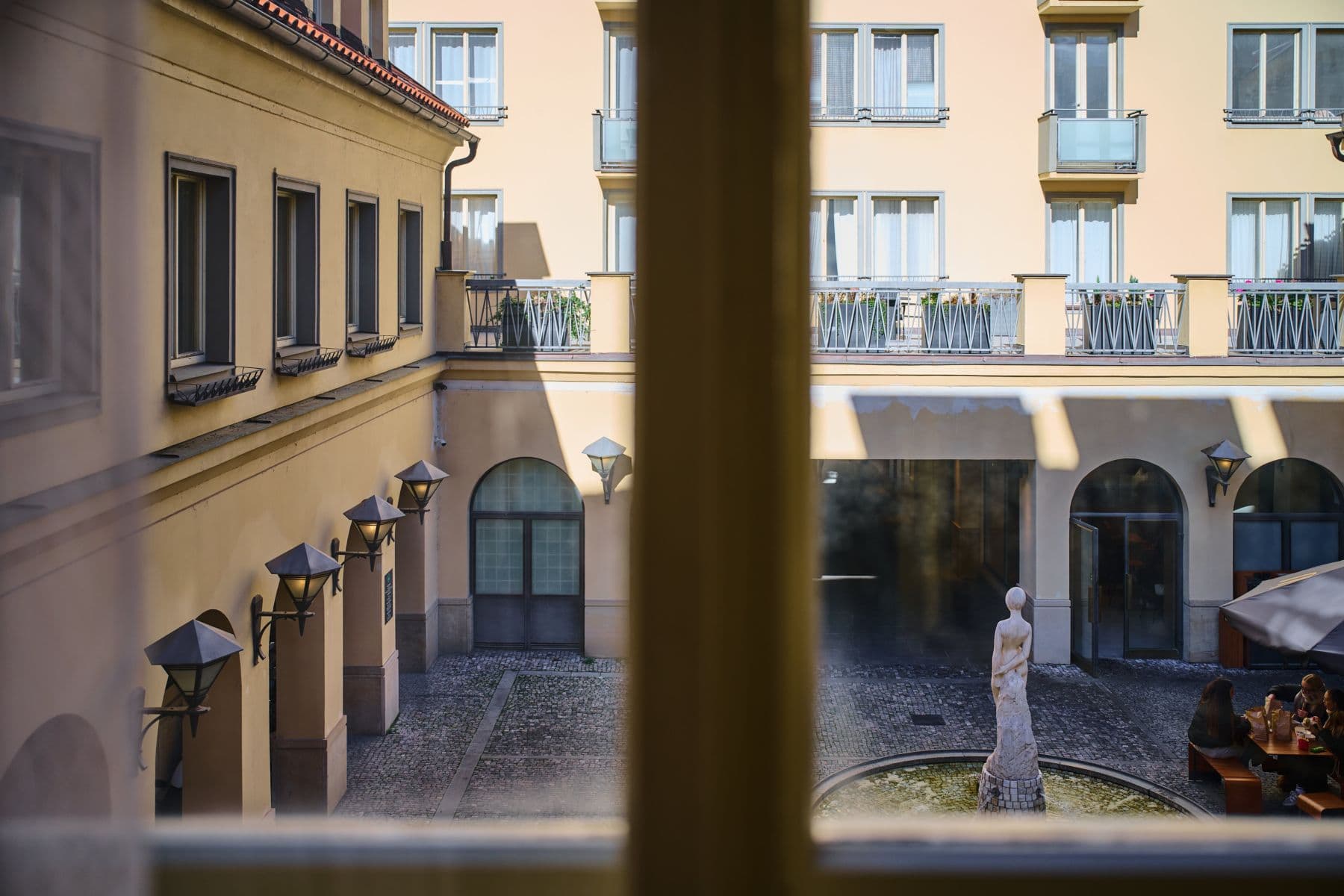 Pronájem bytu  30 m², Mostecká, Praha, Praha