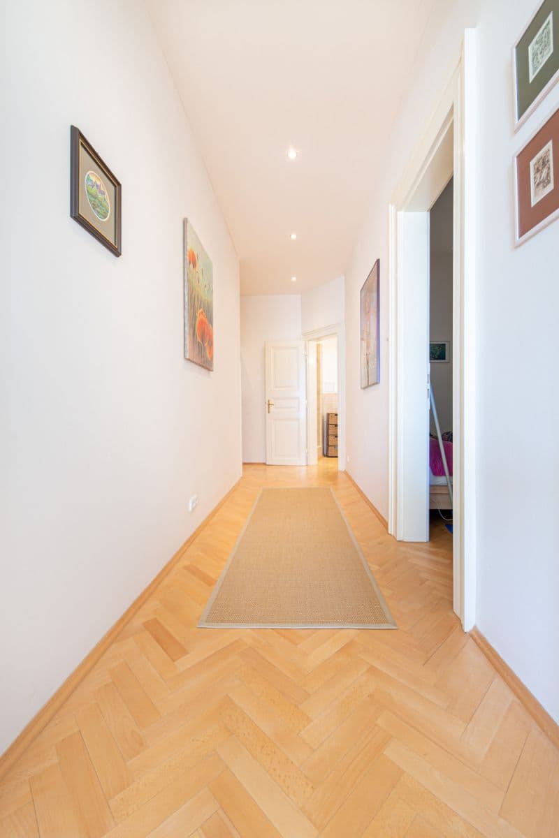Pronájem bytu  65 m², Kodaňská, Praha, Praha