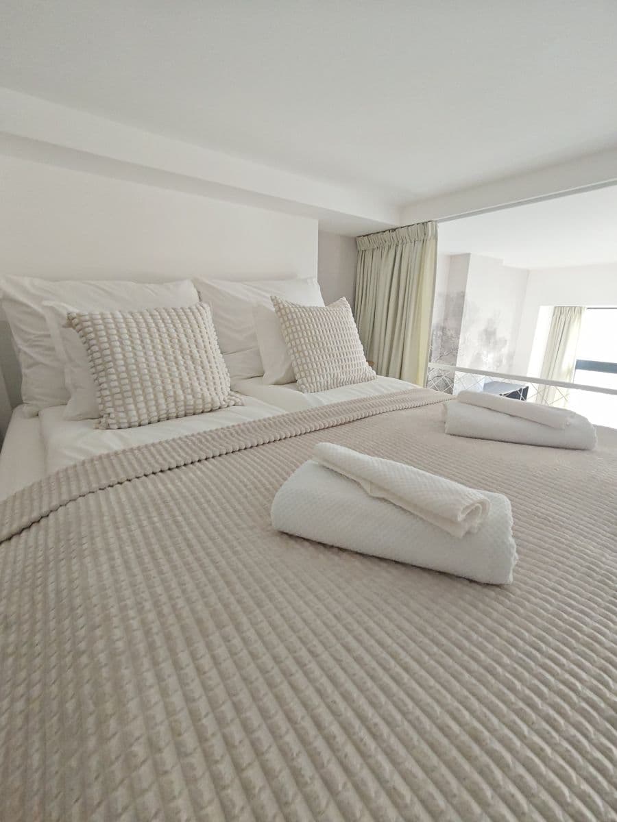 Pronájem bytu  60 m², Tusarova, Praha, Praha