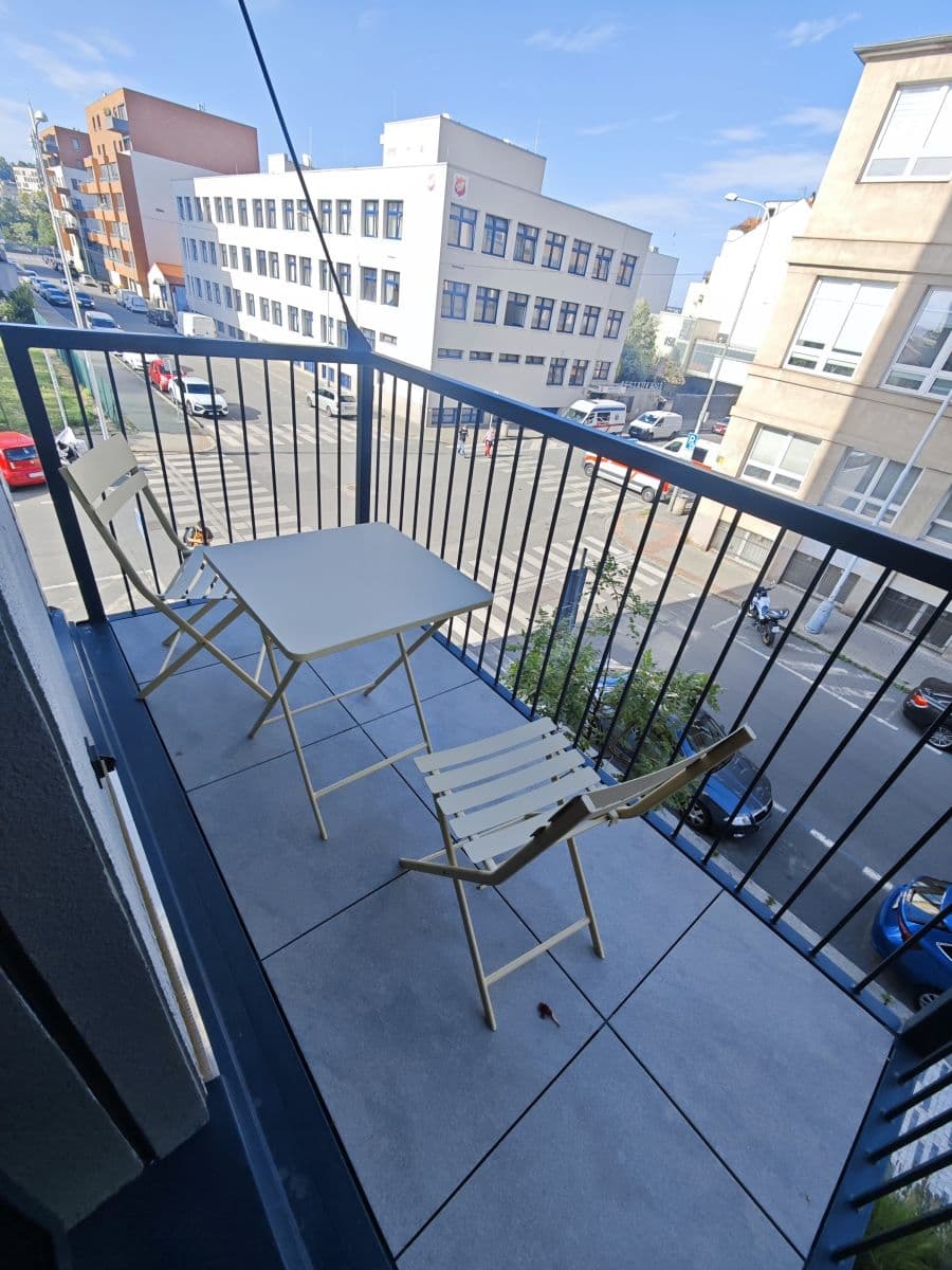 Pronájem bytu  60 m², Tusarova, Praha, Praha