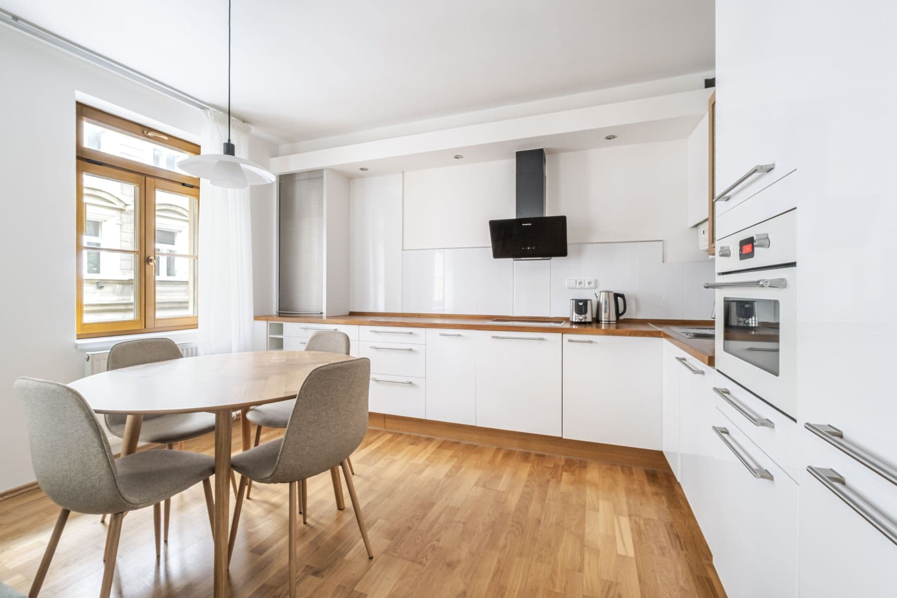 Pronájem bytu  65 m², U Staré sokolovny, Praha, Praha