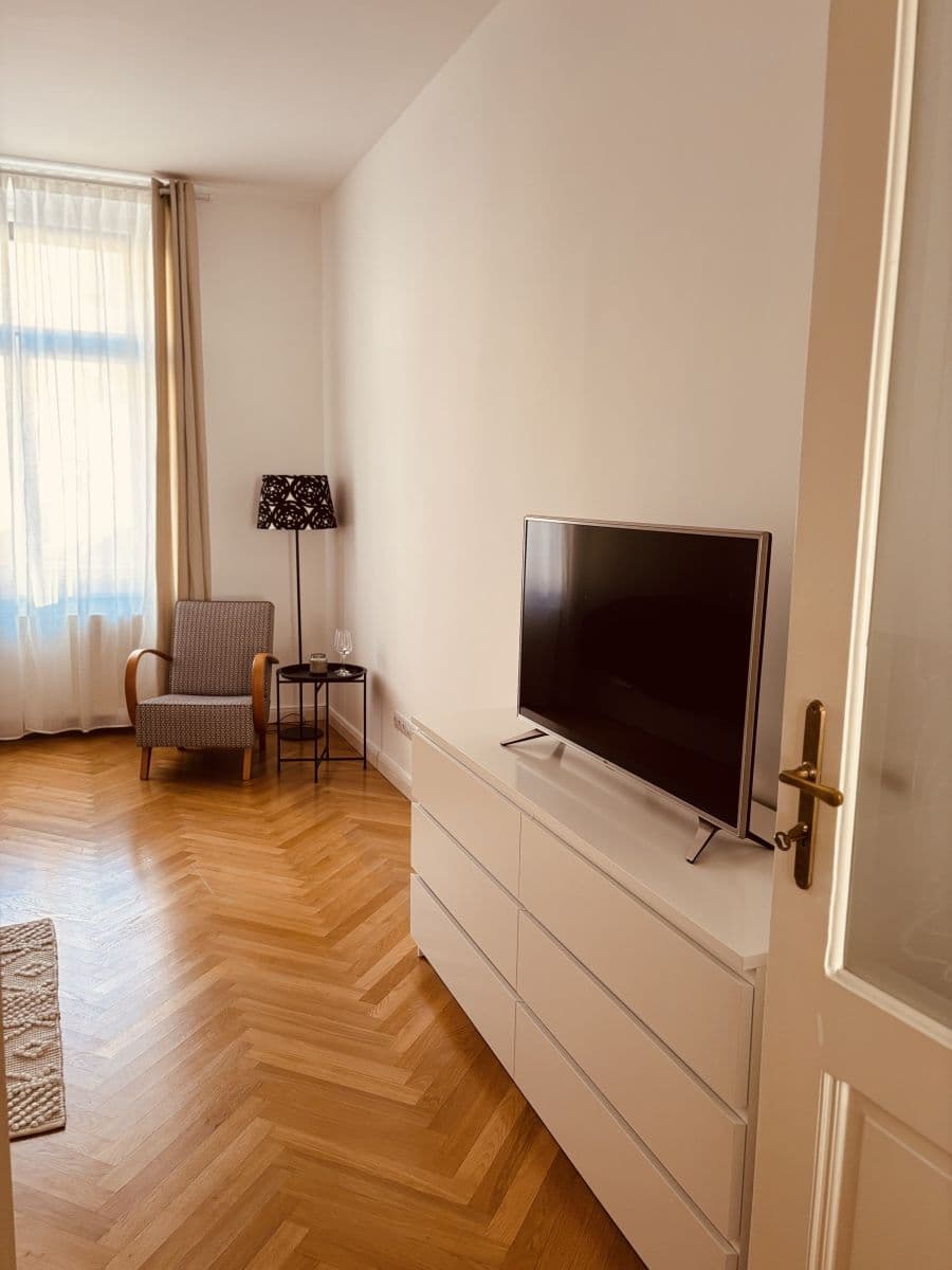 Pronájem bytu  80 m², Dvacátého Osmého Pluku, Praha, Praha