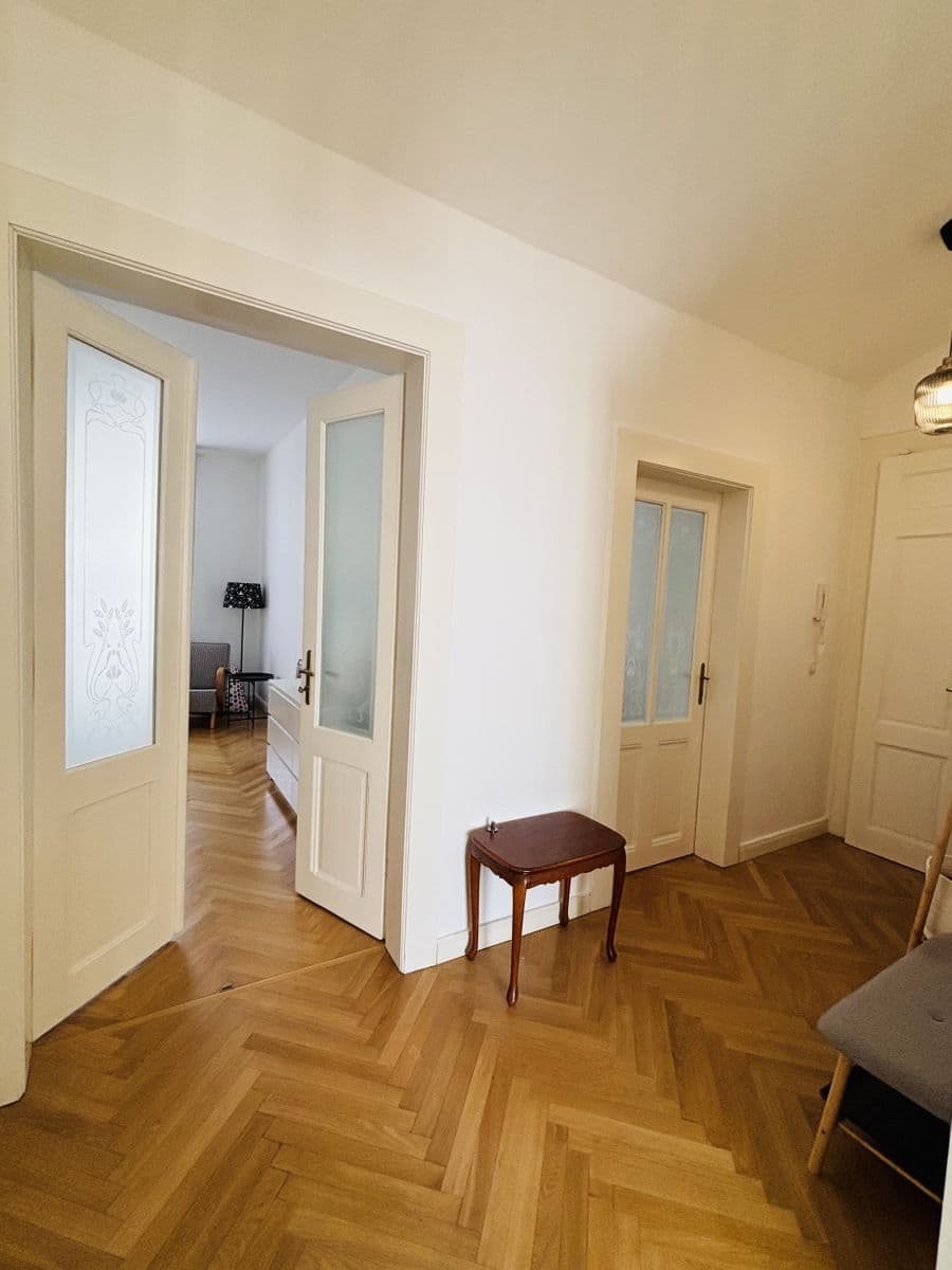 Pronájem bytu  80 m², Dvacátého Osmého Pluku, Praha, Praha