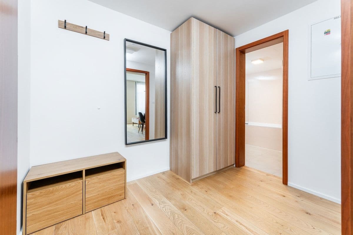 Pronájem bytu  53 m², Nádražní, Praha, Praha