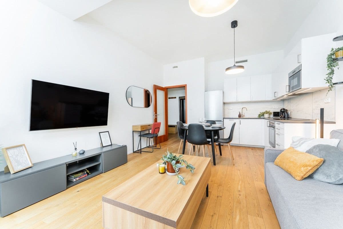 Pronájem bytu  53 m², Nádražní, Praha, Praha