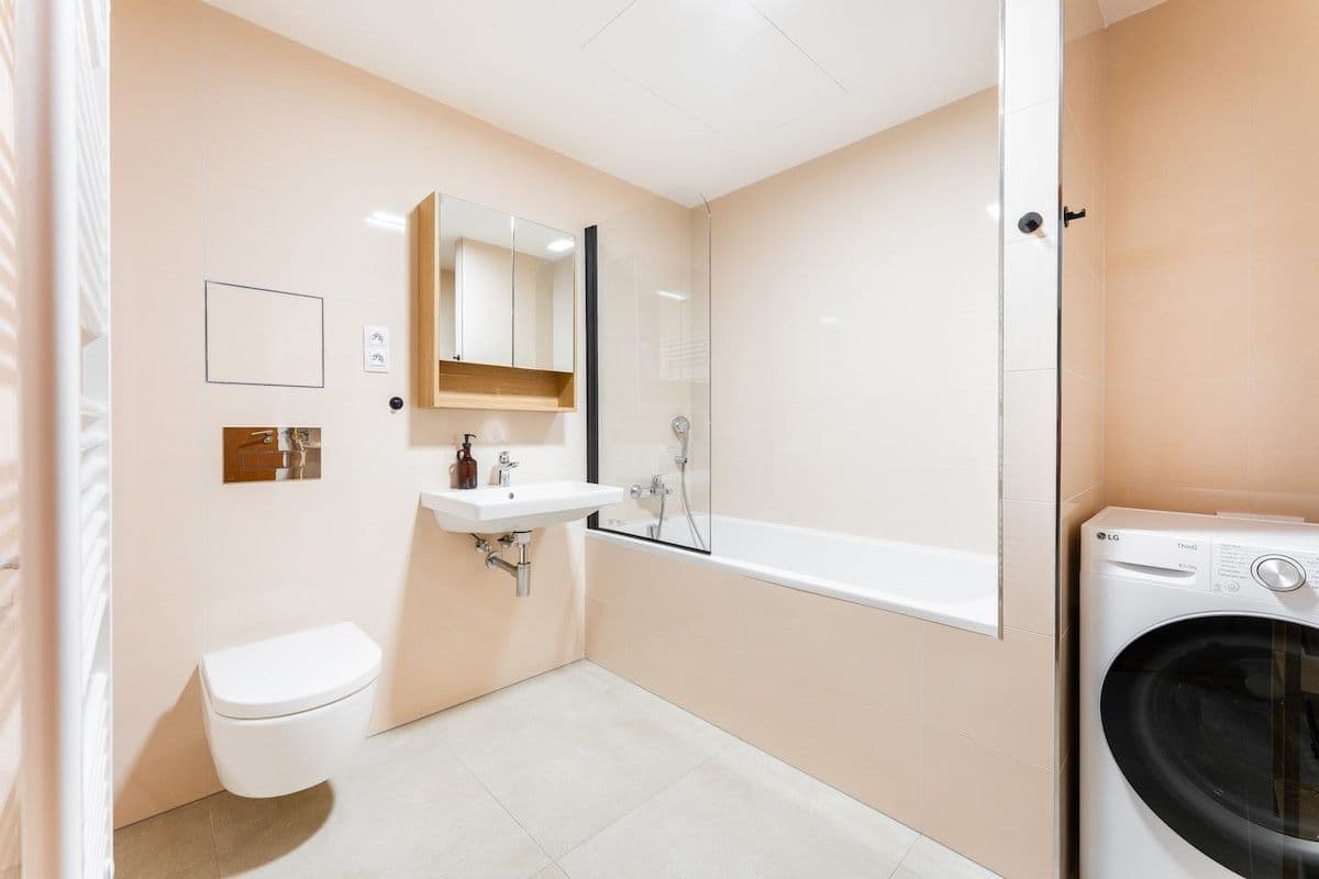 Pronájem bytu  53 m², Nádražní, Praha, Praha