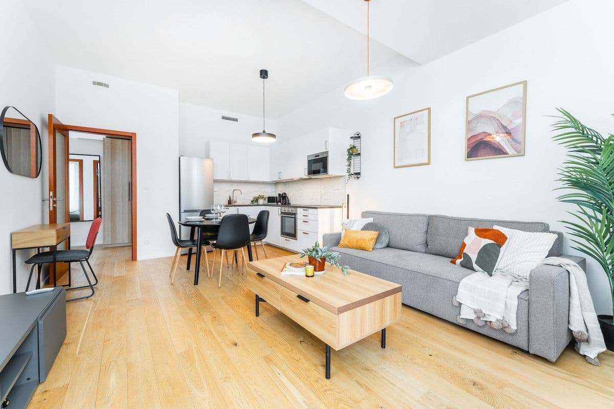 Pronájem bytu  53 m², Nádražní, Praha, Praha