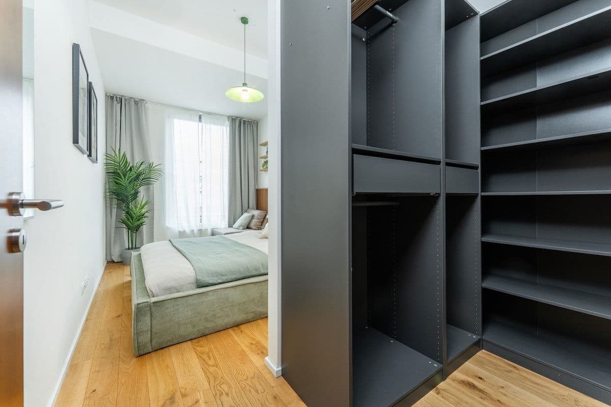 Pronájem bytu  53 m², Nádražní, Praha, Praha