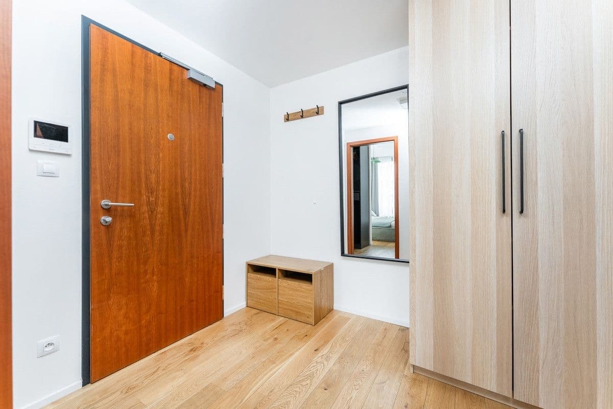 Pronájem bytu  53 m², Nádražní, Praha, Praha