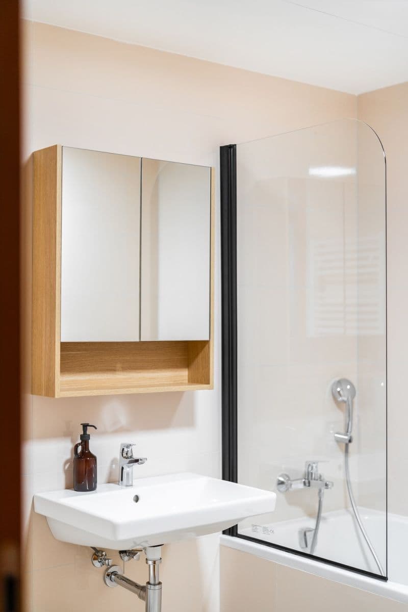 Pronájem bytu  53 m², Nádražní, Praha, Praha