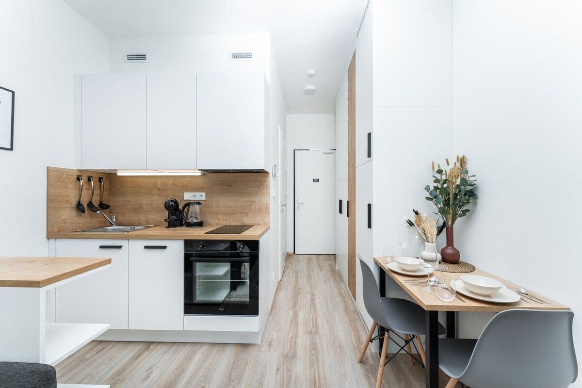 Pronájem bytu  20 m², Plzeňská, Praha, Praha