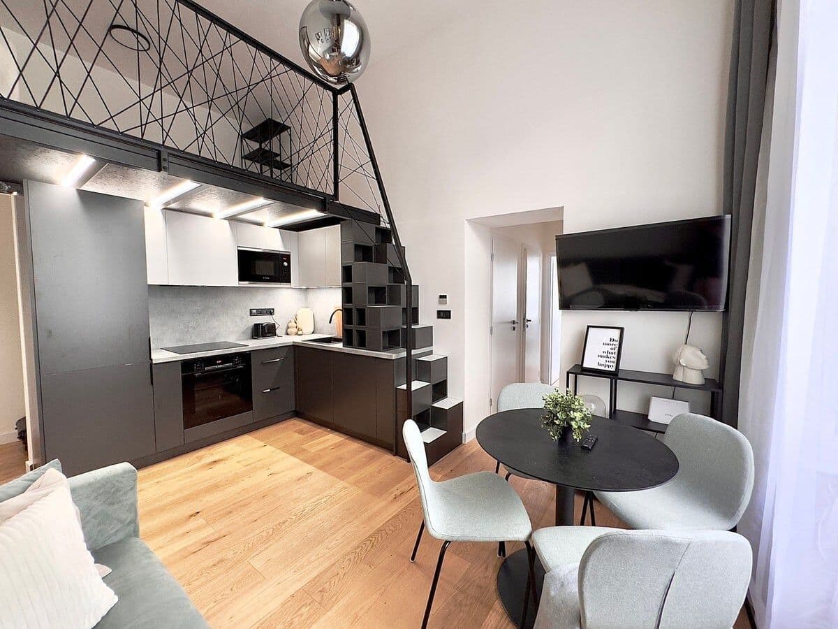 Pronájem bytu  50 m², Křemencova, Praha, Praha