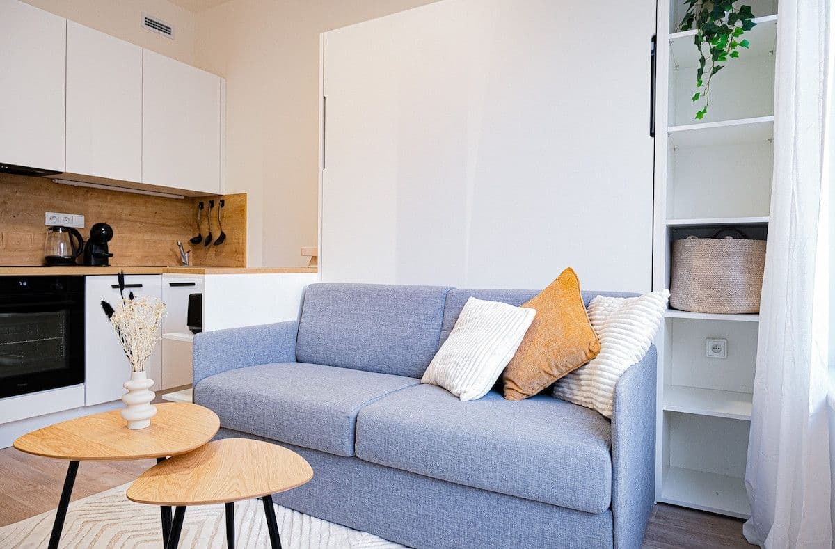 Pronájem bytu  23 m², Plzeňská, Praha, Praha