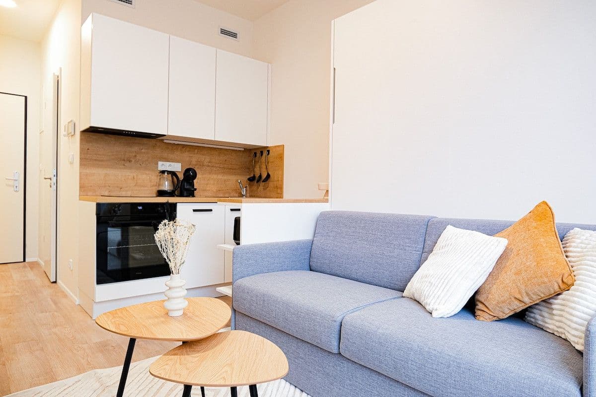 Pronájem bytu  23 m², Plzeňská, Praha, Praha