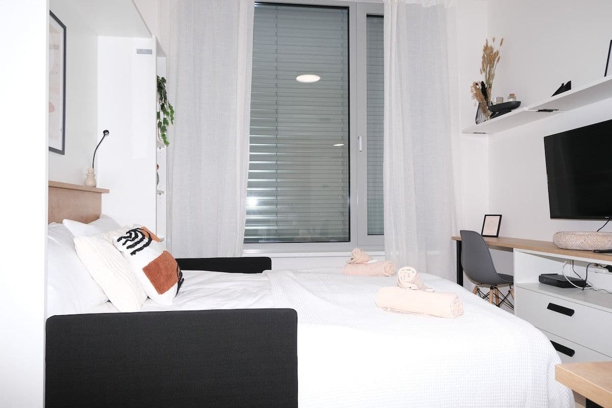 Pronájem bytu  23 m², Plzeňská, Praha, Praha