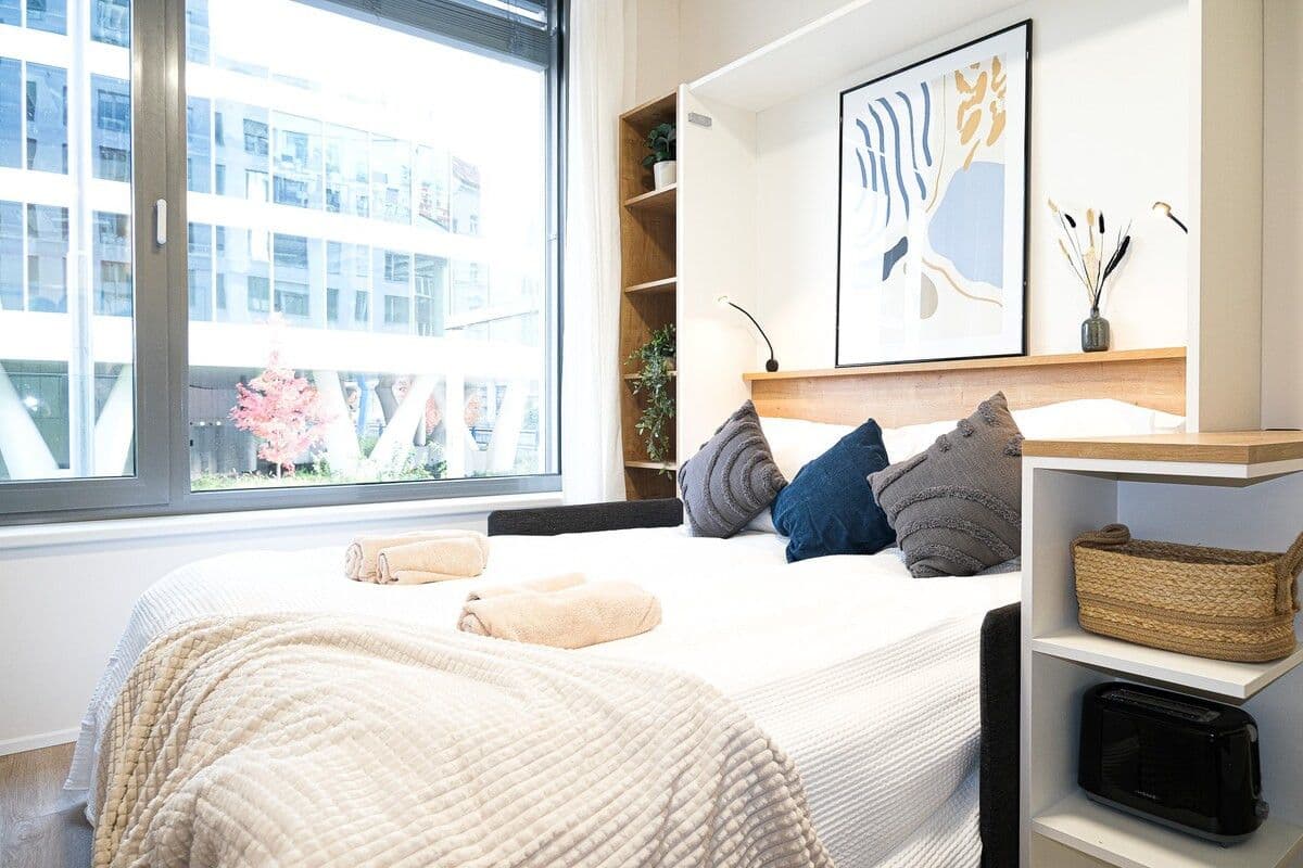 Pronájem bytu  20 m², Plzeňská, Praha, Praha