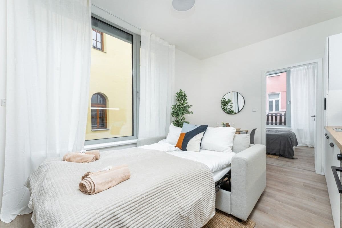 Pronájem bytu  35 m², Plzeňská, Praha, Praha