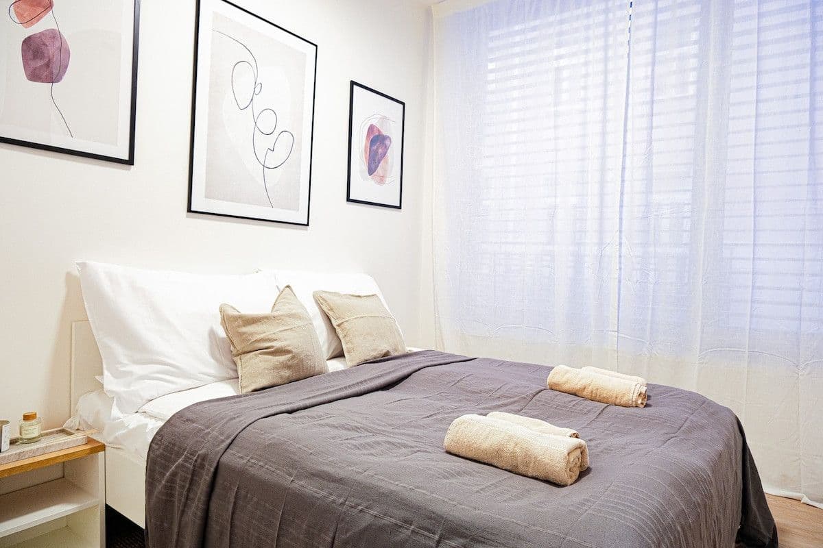 Pronájem bytu  35 m², Plzeňská, Praha, Praha