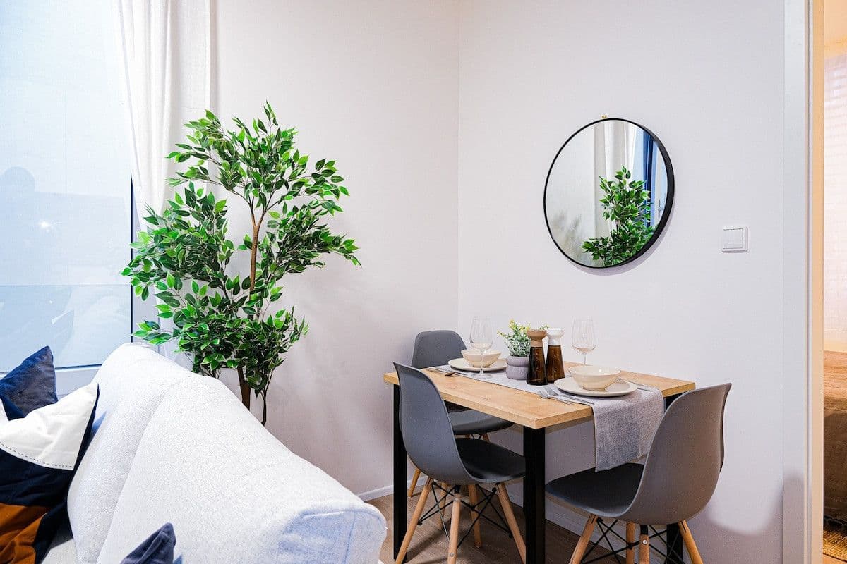 Pronájem bytu  35 m², Plzeňská, Praha, Praha