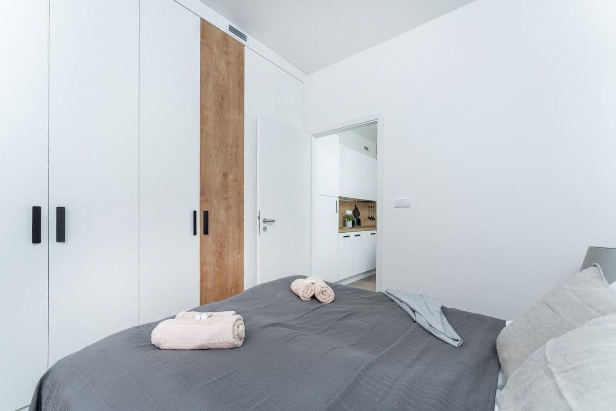 Pronájem bytu  35 m², Plzeňská, Praha, Praha