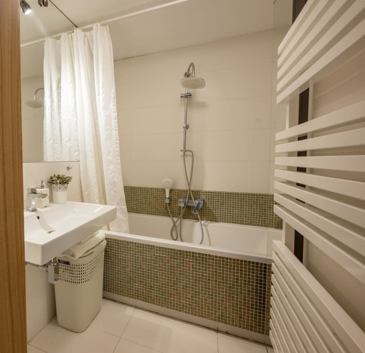 Pronájem bytu  68 m², Záhřebská, Praha, Praha