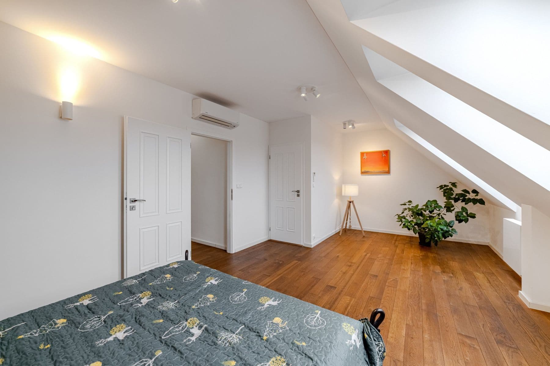 Pronájem bytu  138 m², Ohradní, Praha, Praha