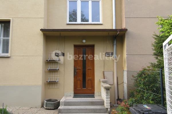Pronájem bytu 1+1 60 m², Pod Děvínem, Praha 5